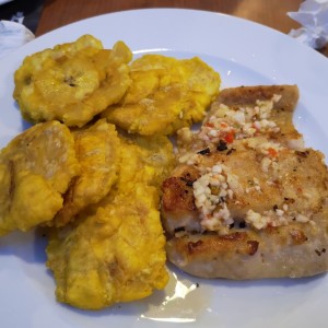 Filete de pescado al ajillo