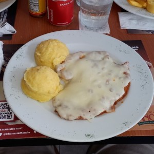 Milanesa de pollo con pure