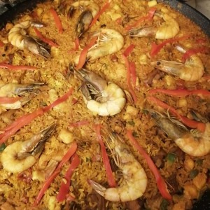 Paella de Mariscos y Pollo