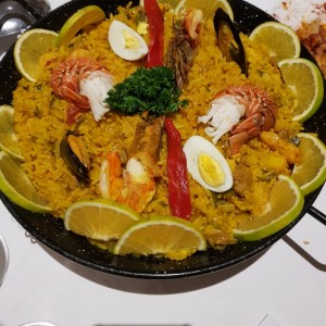 paella mixta con langosta