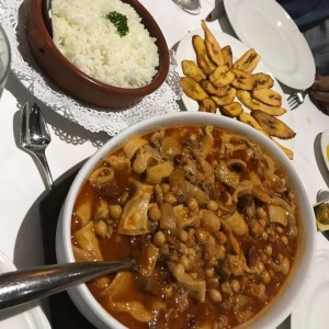 Callos con manitas de Cerdo