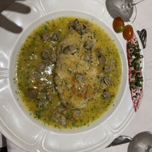 Corvina con almejas