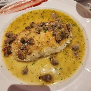 Filete de Corvina en salsa de almejas