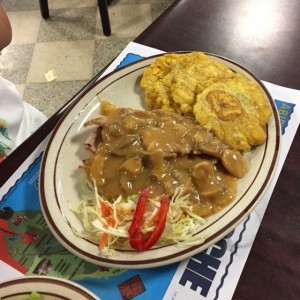 Pernil en salsa de hongos