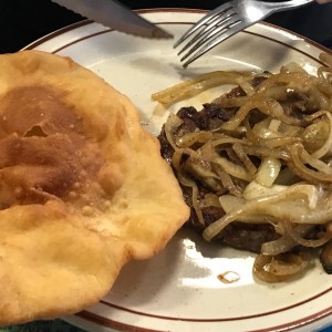 Bistec encebollado