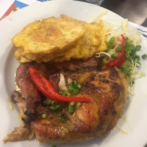 Pollo al horno con patacones