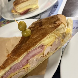 Emparedados /Sandwiches - Cubano