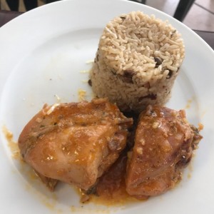 gallina a la criolla con arroz con guandu