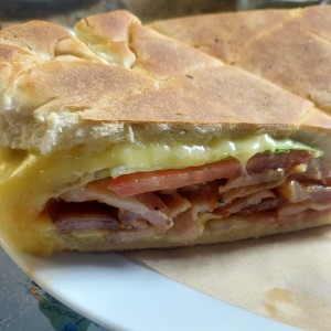 Emparedados /Sandwiches - Tocino