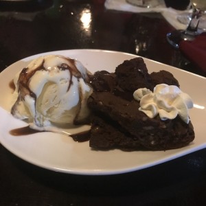 Brownie con helado 