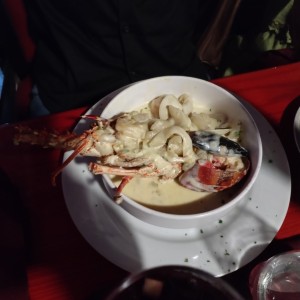 Cazuela de Mariscos y Langosta