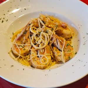 Fetuccini con Langostinos Scampi