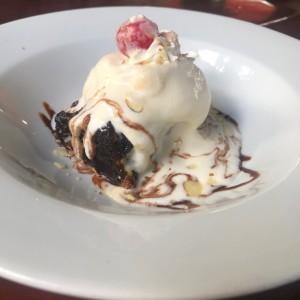 brownie con helado