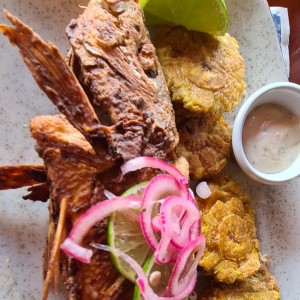 Mariscos - Pargo Entero Frito