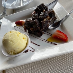 Brownie con helado