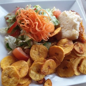 platanitos y ensalada