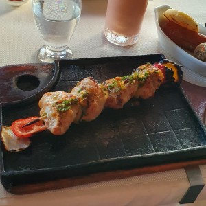 brocheta de pollo