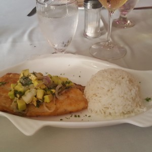 corvina con aguacate