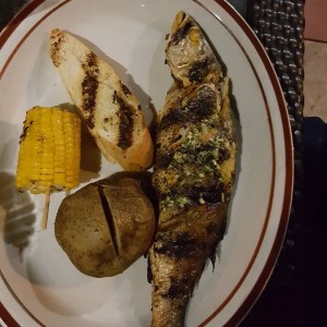 Corvina a la brasa