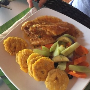 filete de corvina con patacones