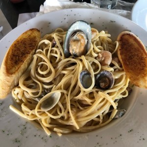 Linguini con fruti di mare