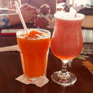 Licuado de Papaya y Limonada de Fresa