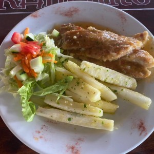 Filete Corvina/Corvina Fillet yuca moho