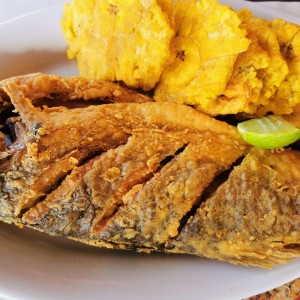 pescado frito con patacones