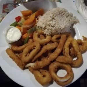 calamares pastelados con arroz con coco