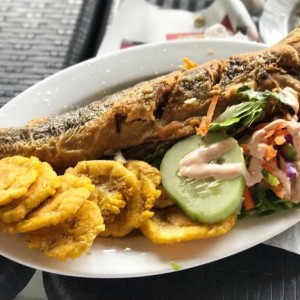 pescado frita con patacones