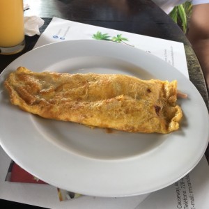 Omelette con jamon y queso