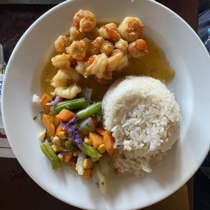 Camarones y Arroz con Coco