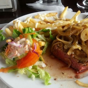 filete de res encebollado