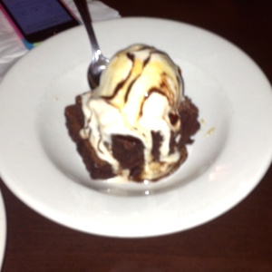 Brownie con helado