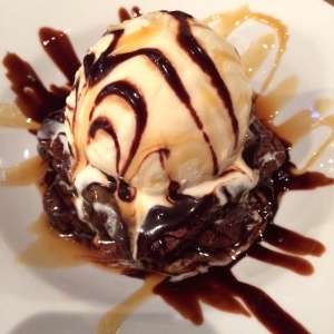 Brownie con helado