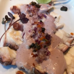 Tiradito pulpo al olivo