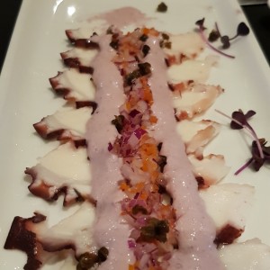 Tiradito pulpo al olivo