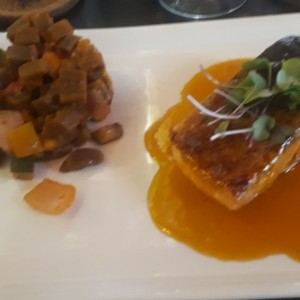 salmon en salsa de maracuya con ratatuille