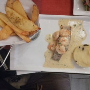 Filet de Corvina aux Crevettes