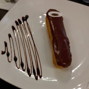 Pattisseries - Eclair de Chocolate