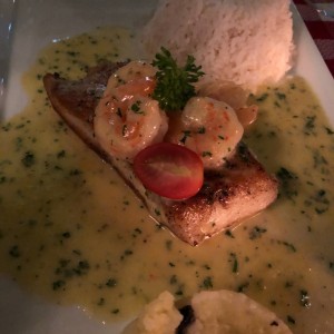 Corvina con camarones