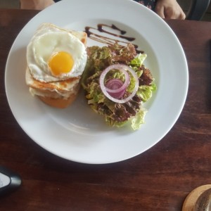 Croque Madame et sa Salade