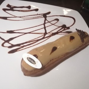 Pattisseries - Eclair de Chocolate