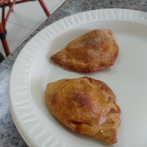 empanadas de tomate con tuna