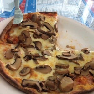 Pizza con Hongos