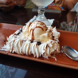 Brownie con helado