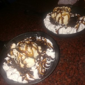 Brownie con helado