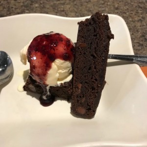 Brownie con helado