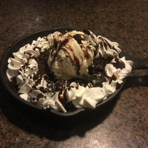 Brownie con helado 