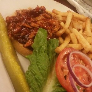 hamburgues de pollo en salsa bbq